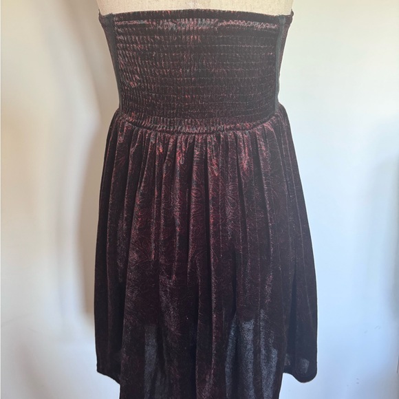 Elegant Strapless Corset Dress - Picture 5 of 8